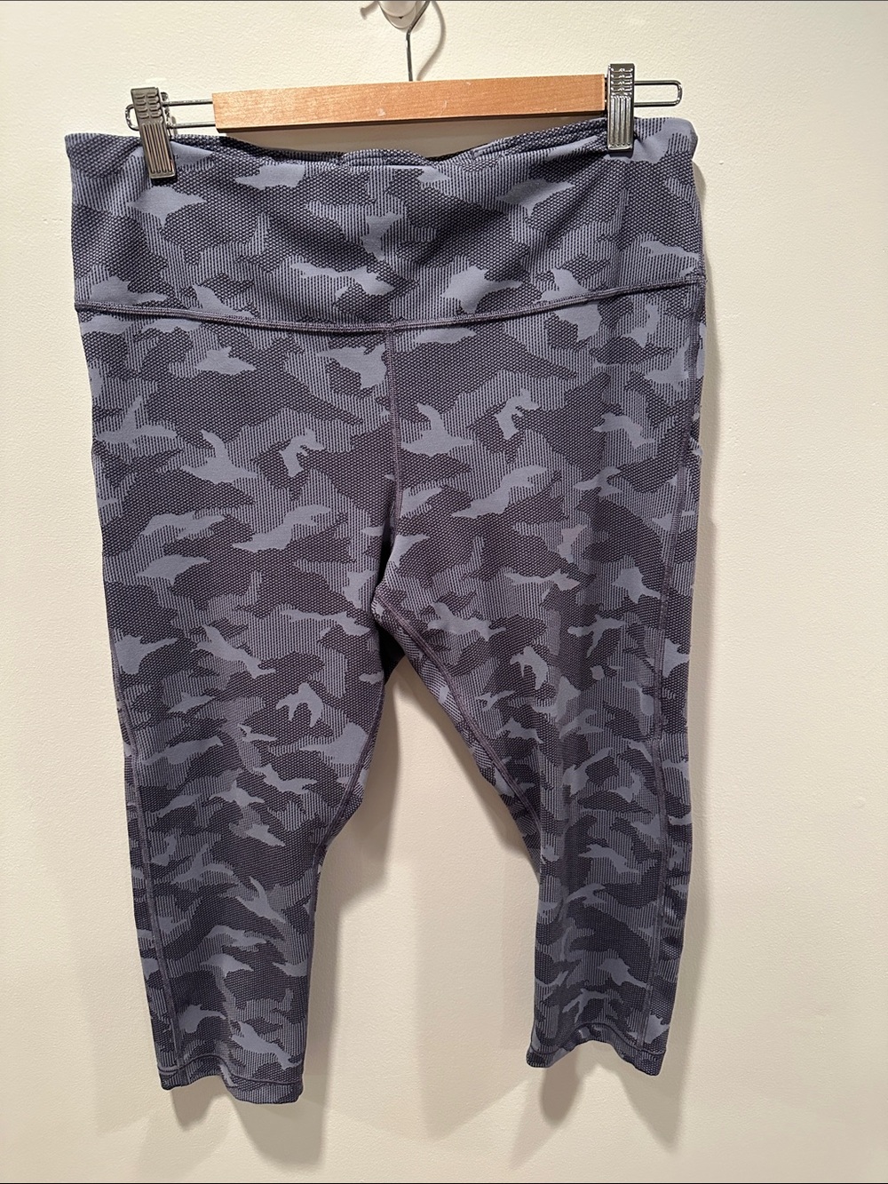 Athleta Gray Camo Capri Leggings